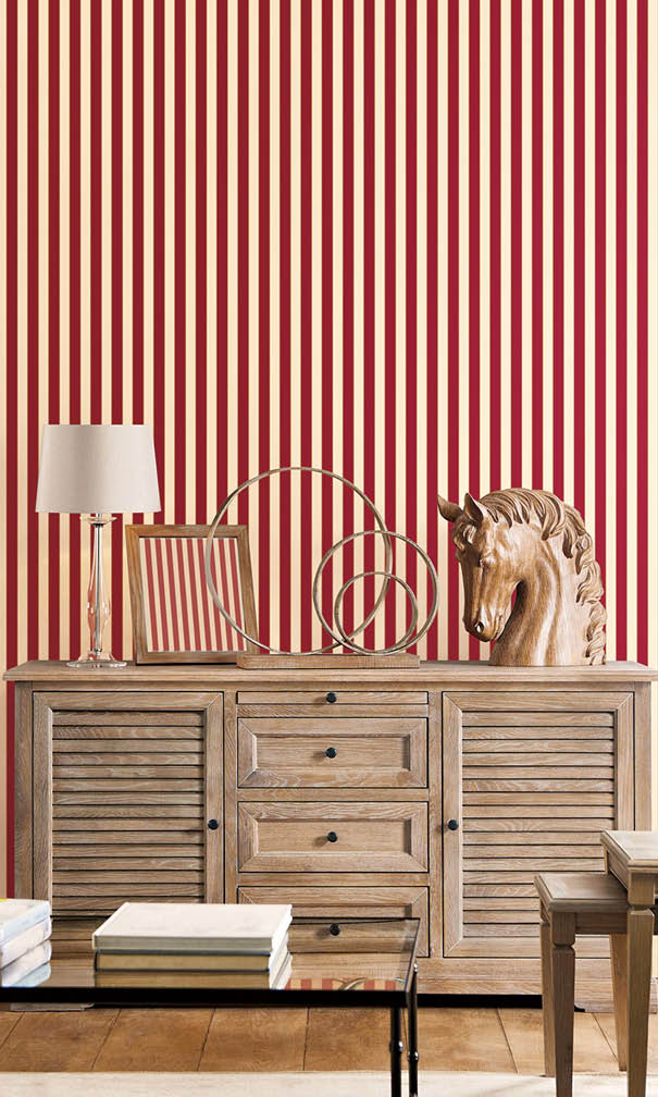 living room with red, beige and gold stripe wallpaper